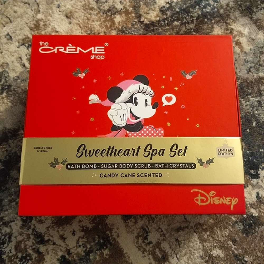 The CREME Shop Disney Minnie Mouse Limited Edition Sweetheart Holiday Spa Set